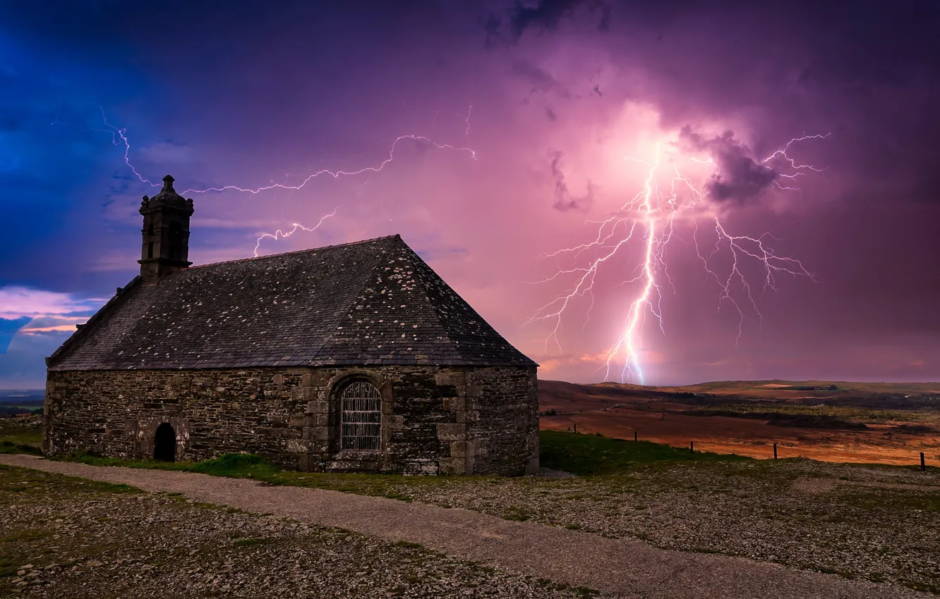 Фото обои lightning flash, вспышка молнии, поля, красота, каменное строение, stone structure, fields, Франция