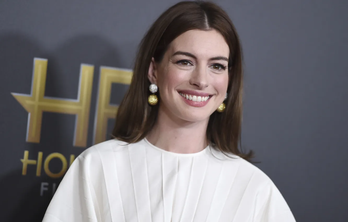 Фото обои улыбка, актриса, Anne Hathaway, Энн Хэтэуэй