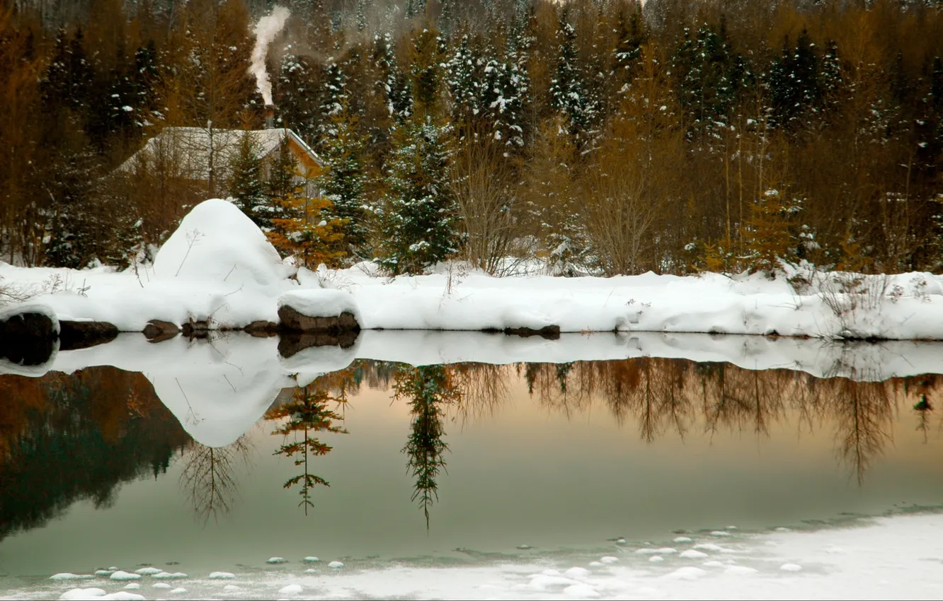 Фото обои smoke, winter, lake, snow, reflection, cabin, chimney