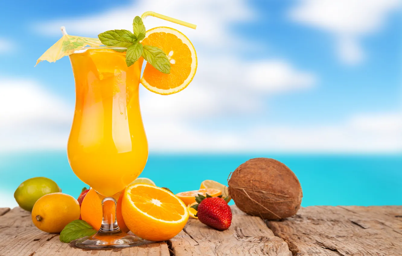 Фото обои лето, зонтик, лимон, бокал, кокос, апельсины, клубника, сок