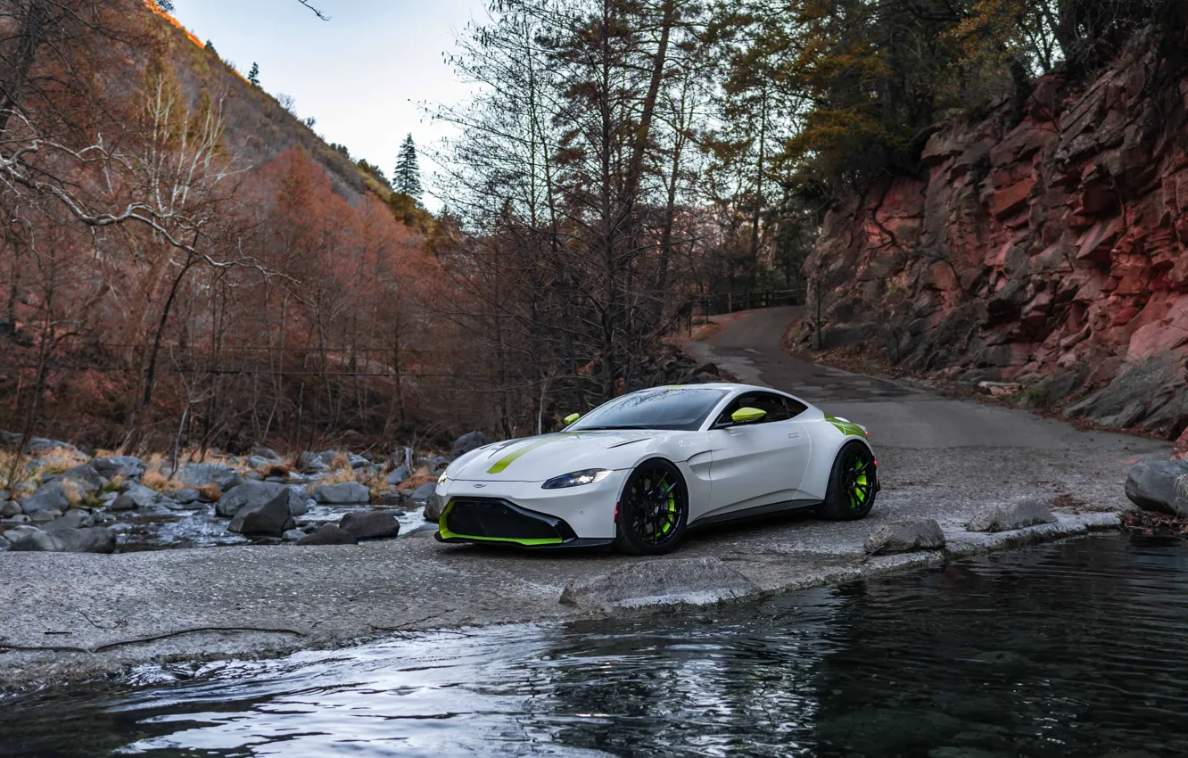 Фото обои Aston Martin, Vantage, River