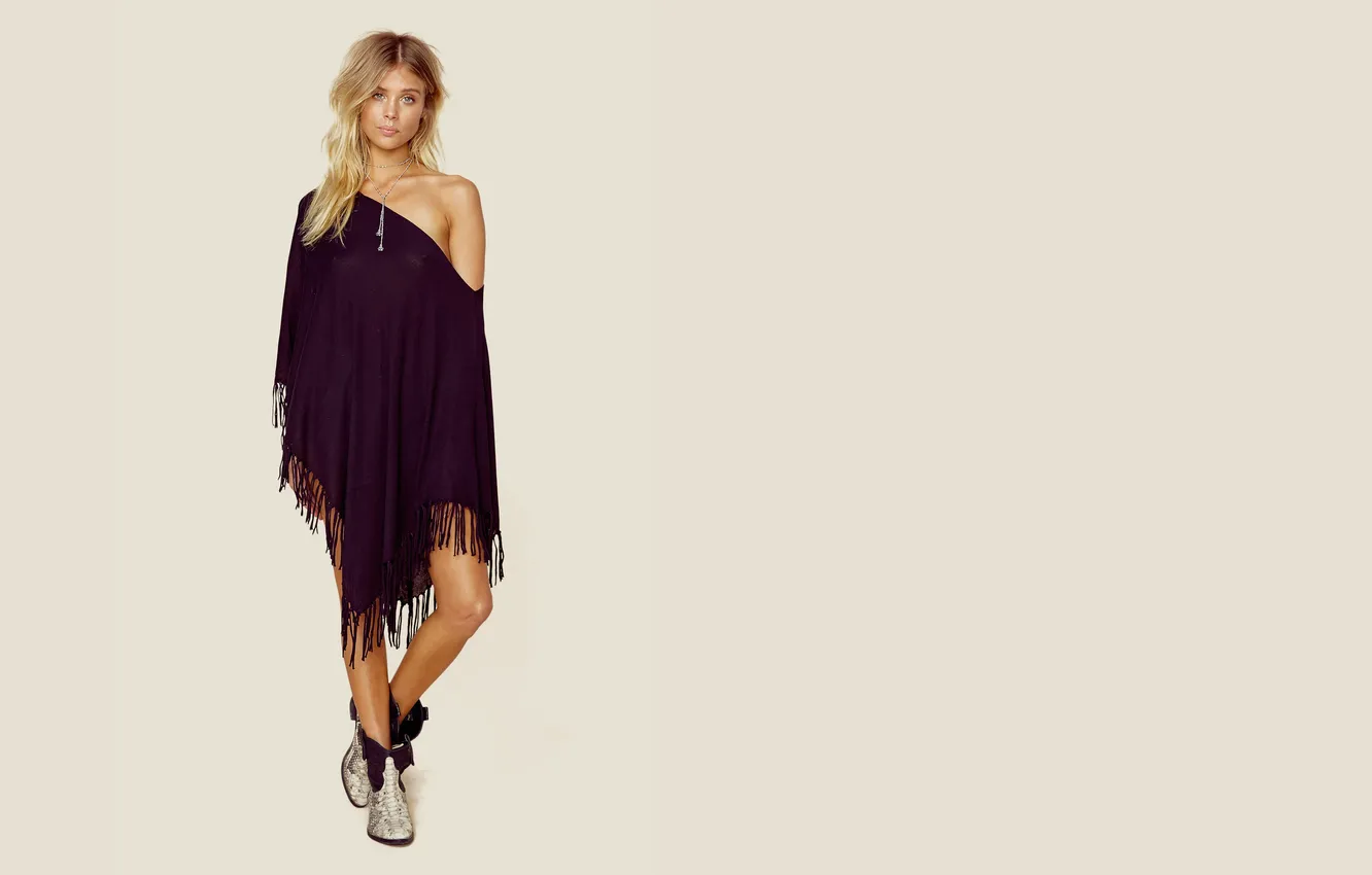 Фото обои woman, model, blonde, cute, high heels, long-haired, tanned, poncho