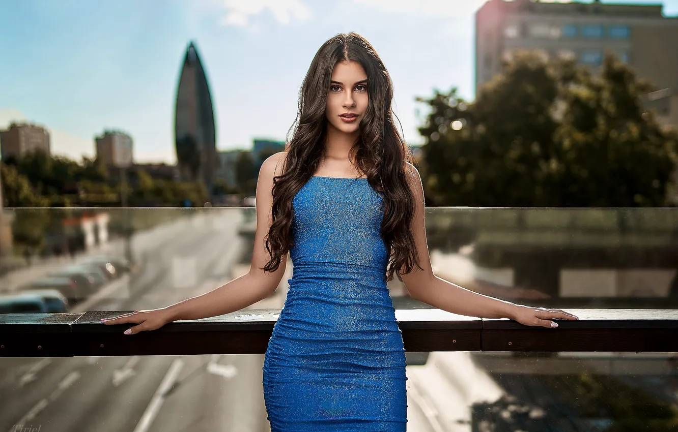 Фото обои взгляд, девушка, модель, фигура, платье, длинные волосы, Emily, Emilia