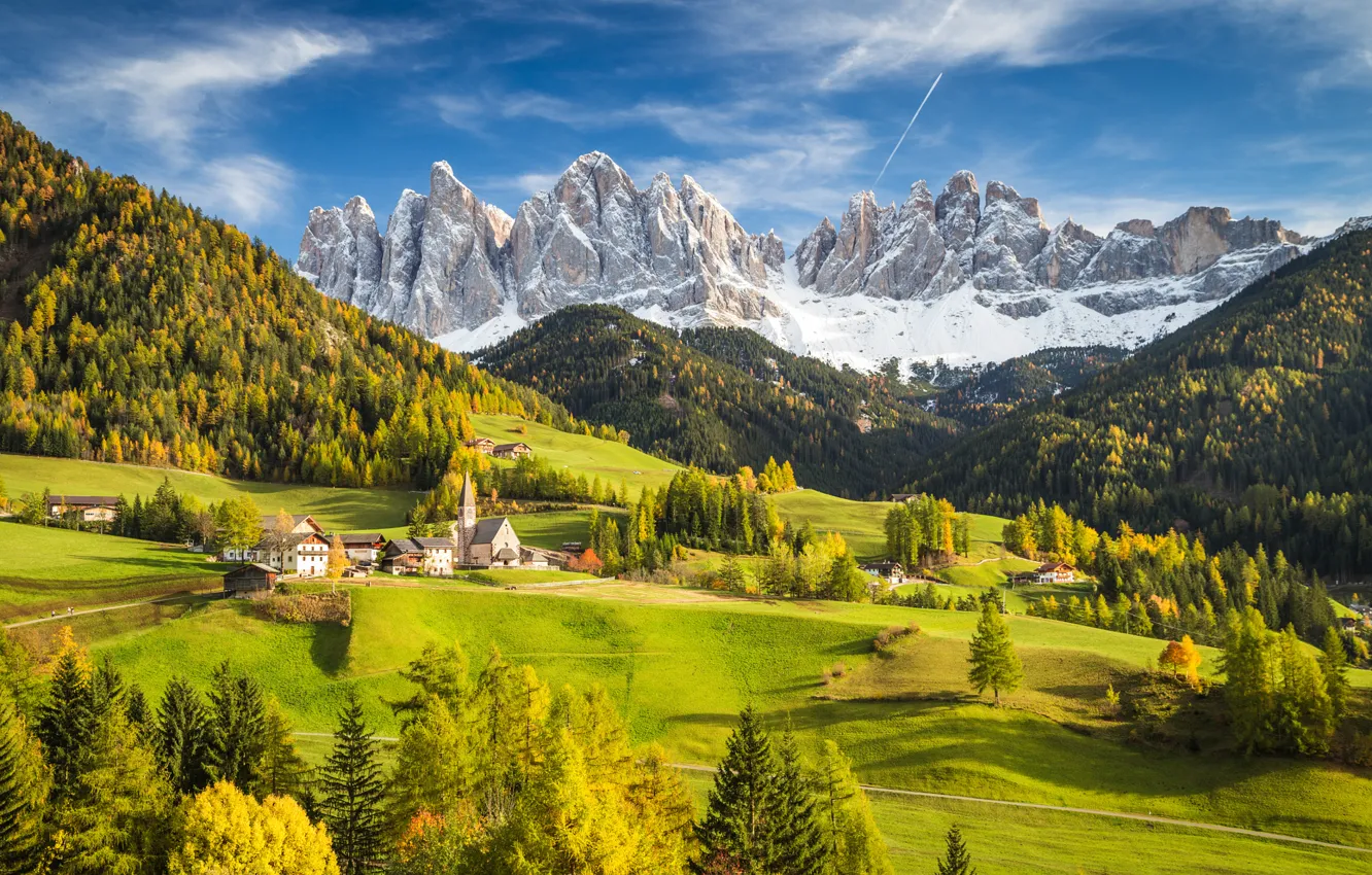 Фото обои лес, небо, облака, горы, долина, деревня, Альпы, Италия