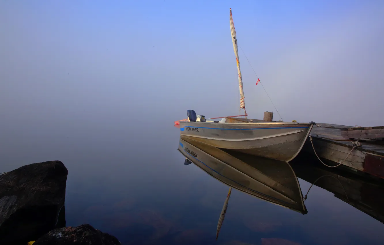 Фото обои туман, озеро, лодка, камень, причал