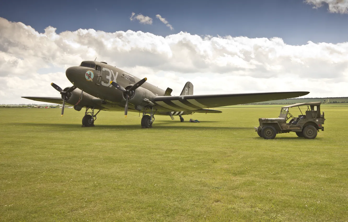 Фото обои самолёт, аэродром, военно-транспортный, Jeep, &ampquot;Виллис-МВ&ampquot;, Willys MB, Douglas C-47