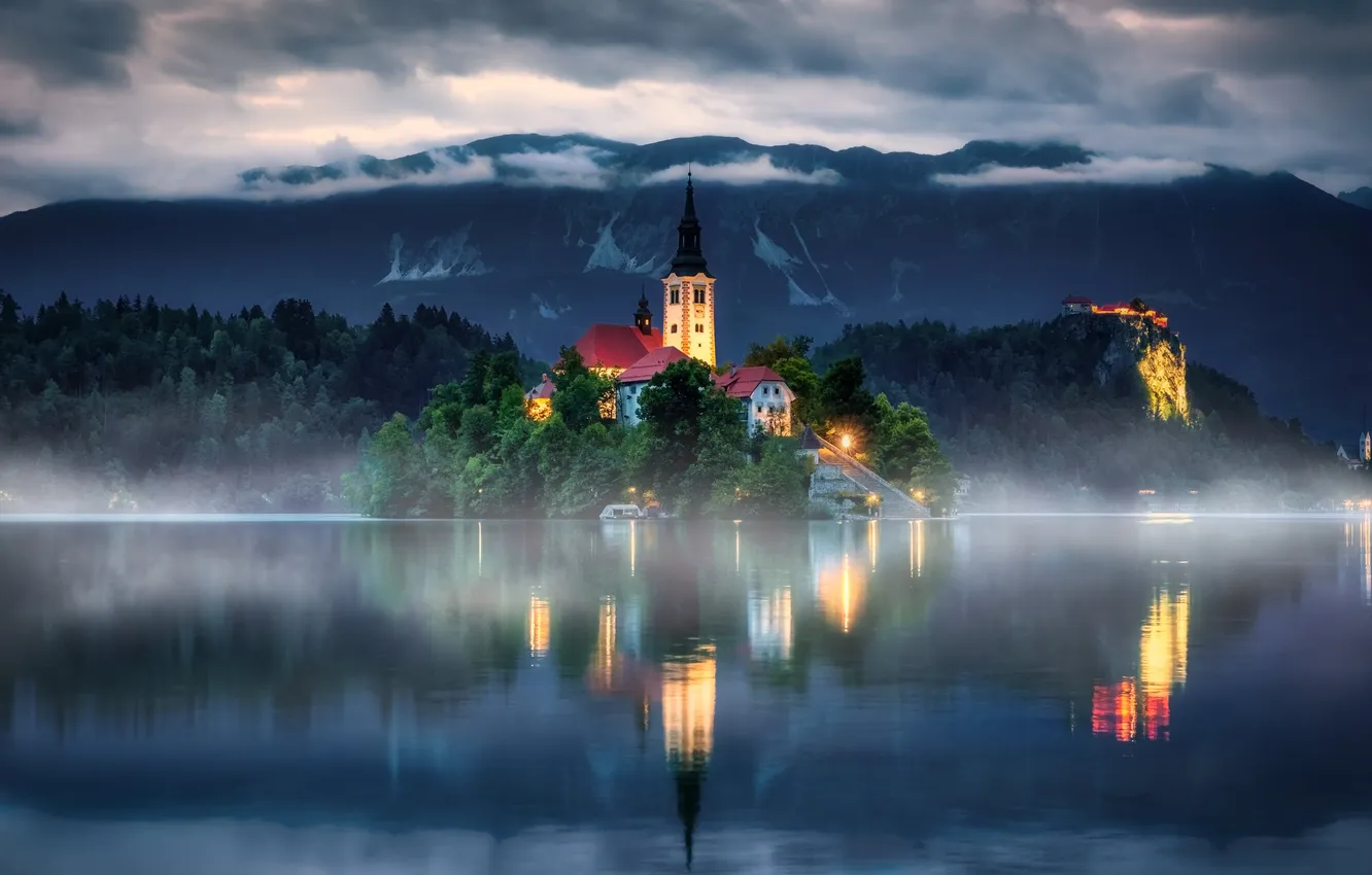 Фото обои горы, озеро, церковь, дымка, Словения, Bled