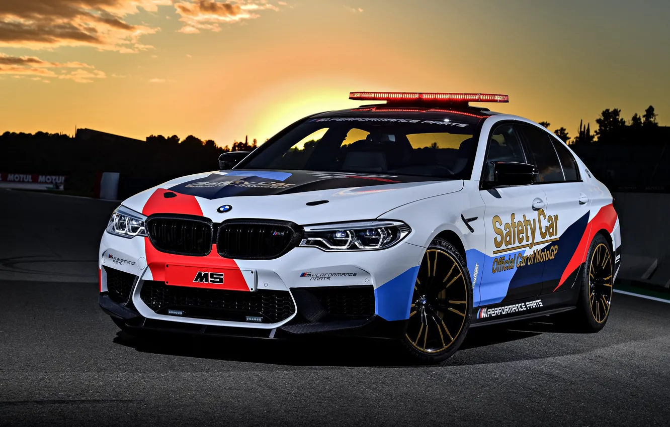 Фото обои закат, MotoGP, 2018, мигалки, Safety Car, BMW M5