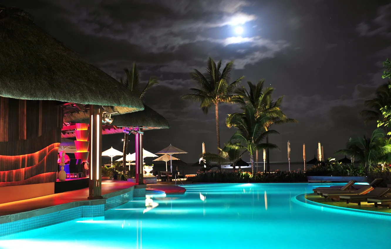 Фото обои небо, вода, пальма, луна, бассейн, подсветка