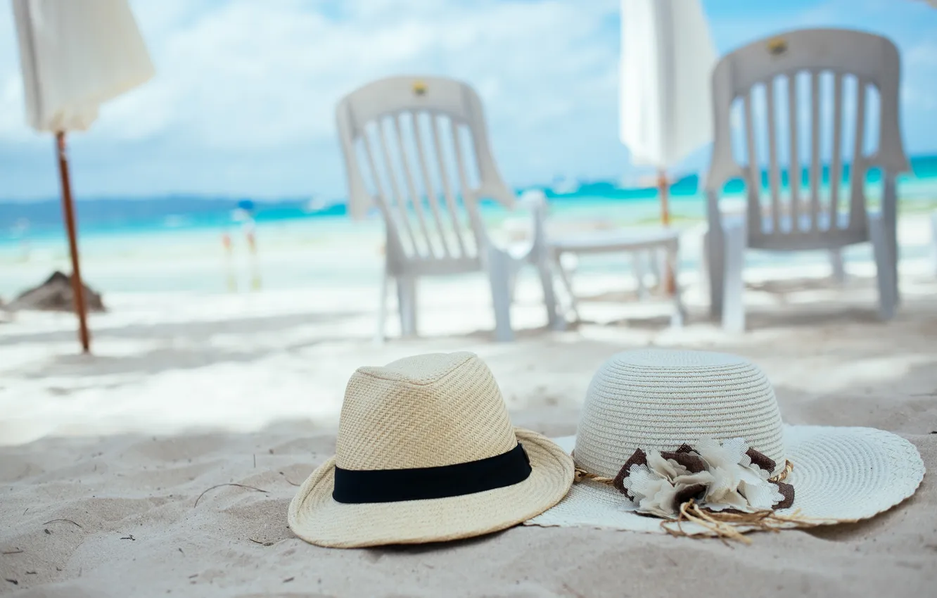 Фото обои песок, пляж, лето, отдых, шляпы
