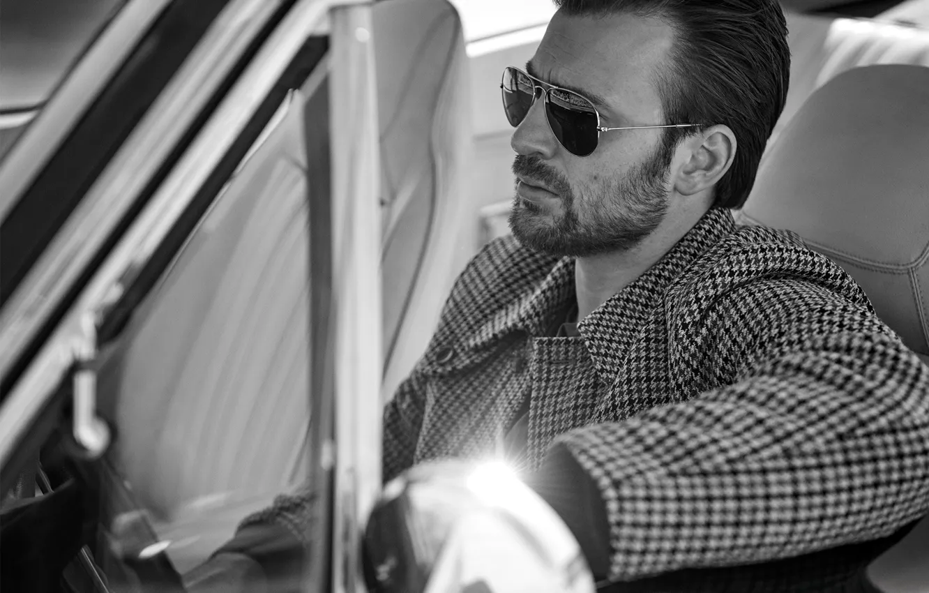 Фото обои очки, актер, черно-белое, борода, за рулём, пиджак, автомобиль, сидит