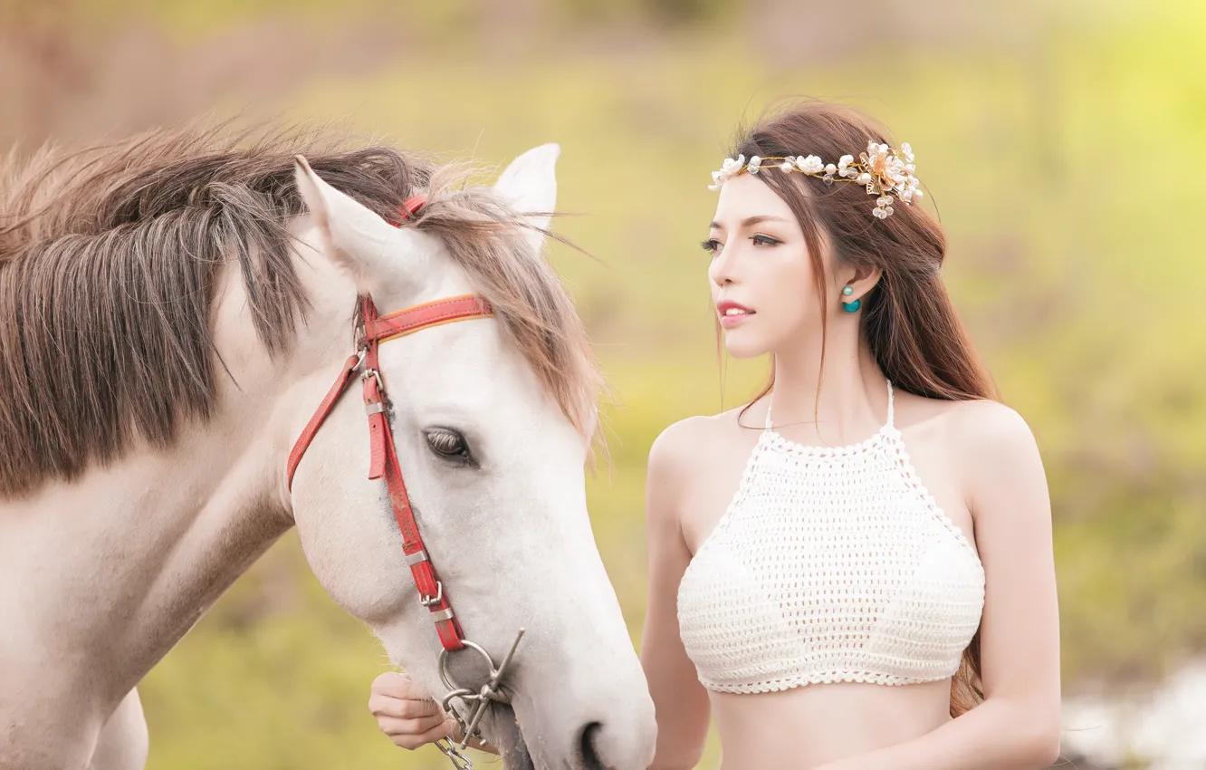 Фото обои морда, девушка, настроение, конь, лошадь, венок