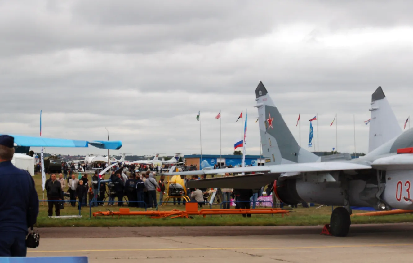 Фото обои Су-35, Су-24, Су-34, МиГ-29СМТ, Су-27СМ, МиГ-31БМ, МАКС-2009, Су-30МК.