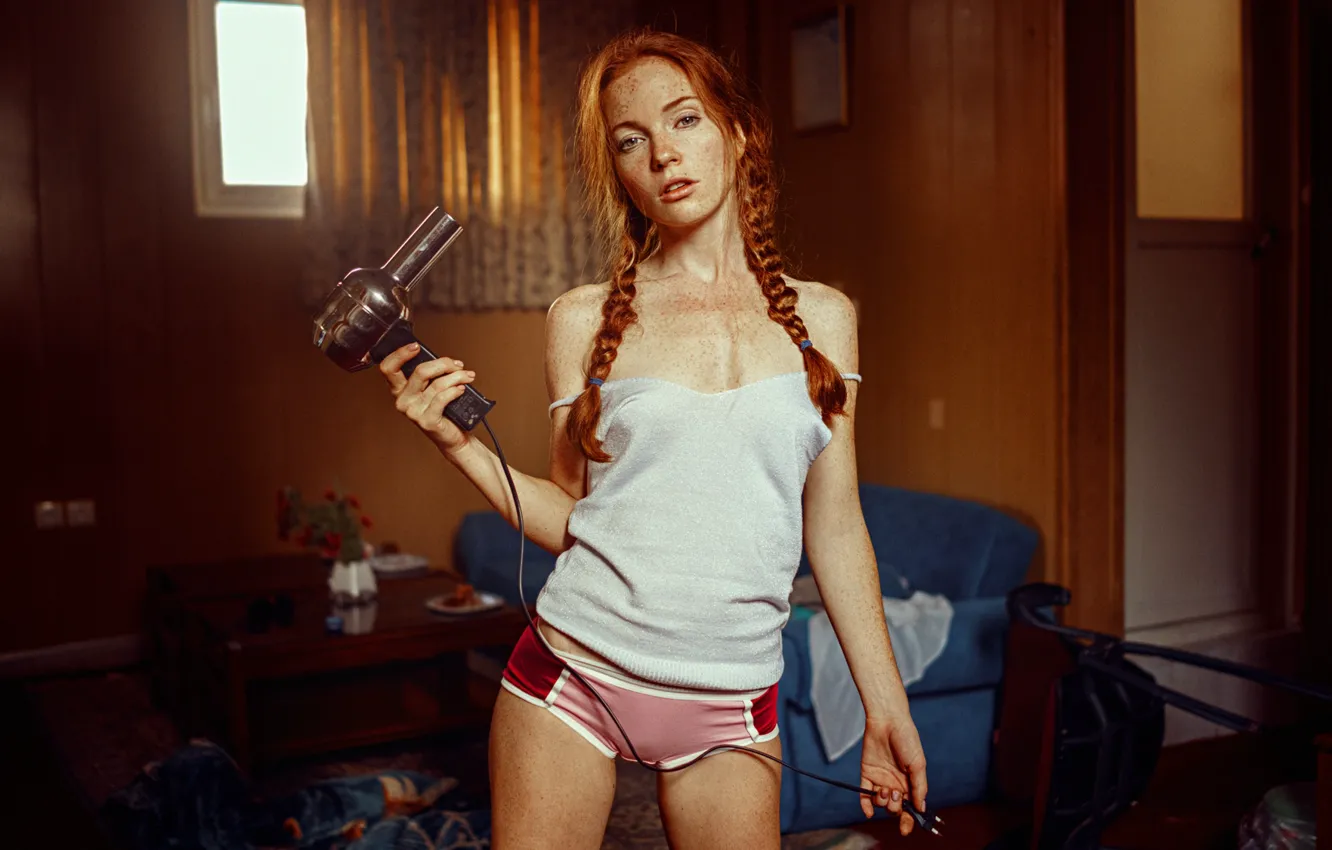 Фото обои девушка, веснушки, косички, рыжая, фен, Георгий Чернядьев, Oksana Butovskaya, Оксана Бутовская