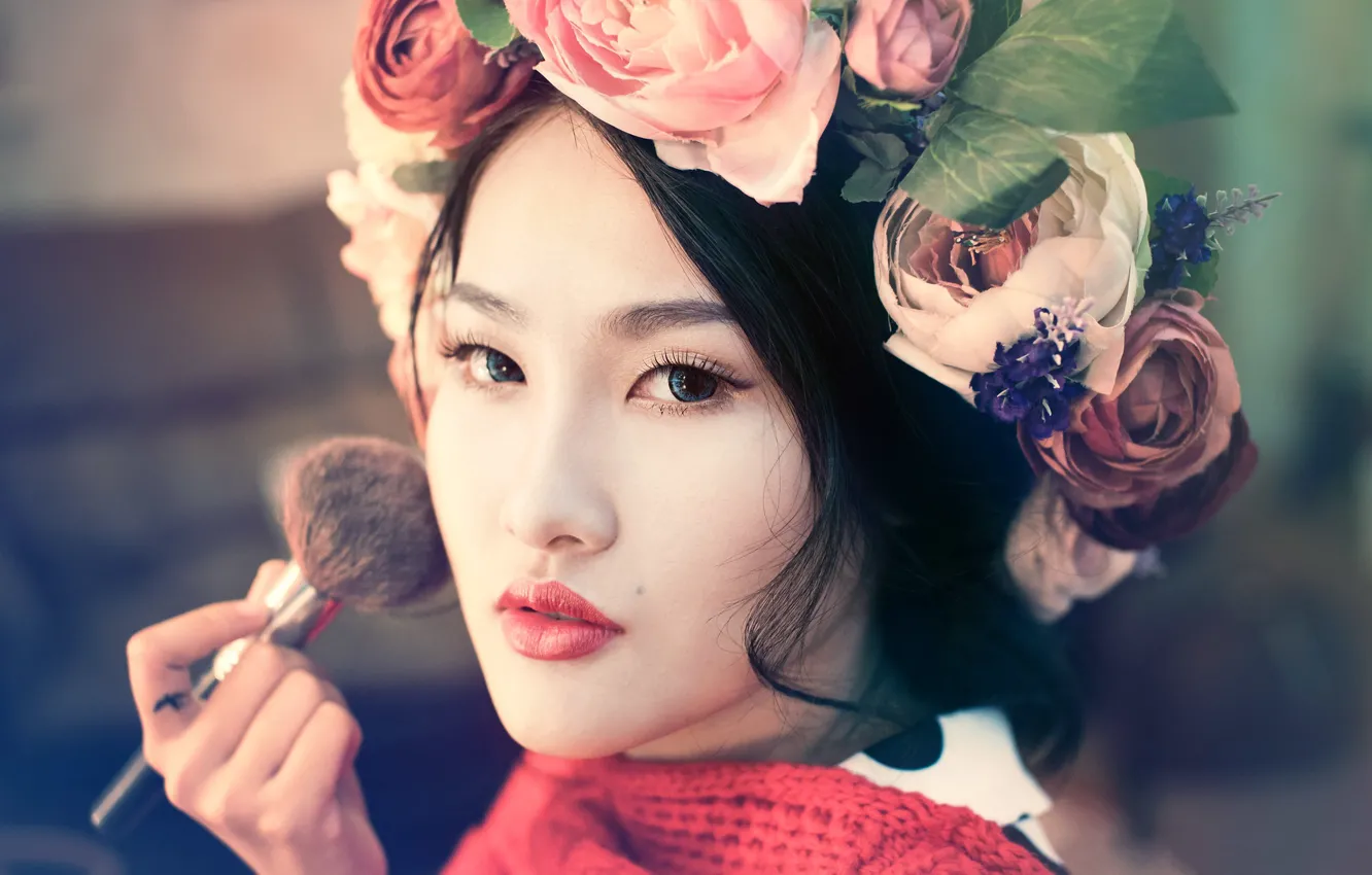 Фото обои взгляд, девушка, цветы, лицо, портрет, макияж, кисточка, азиатка