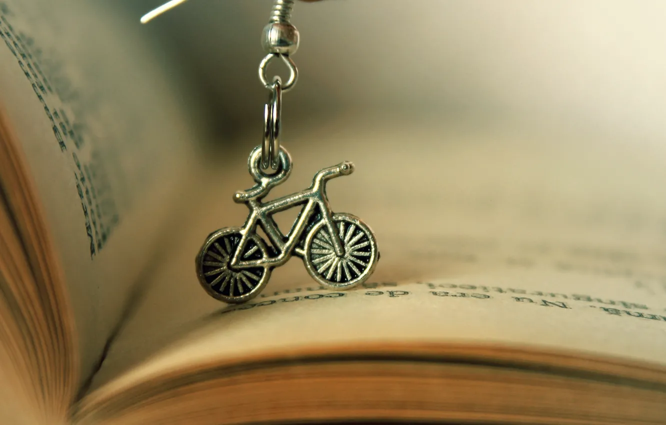 Фото обои велосипед, талисман, книга, book, письма