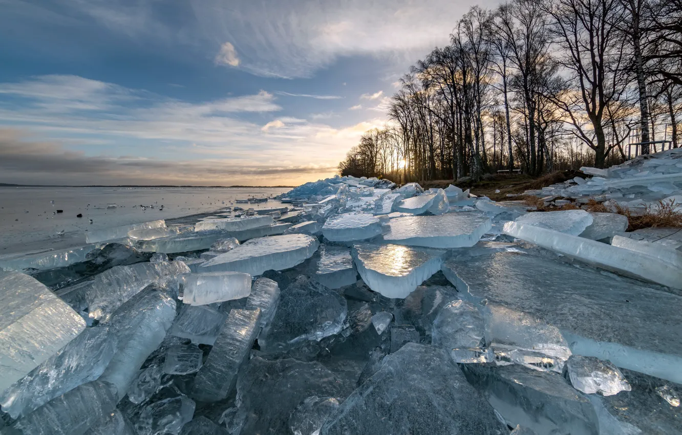 река во льду