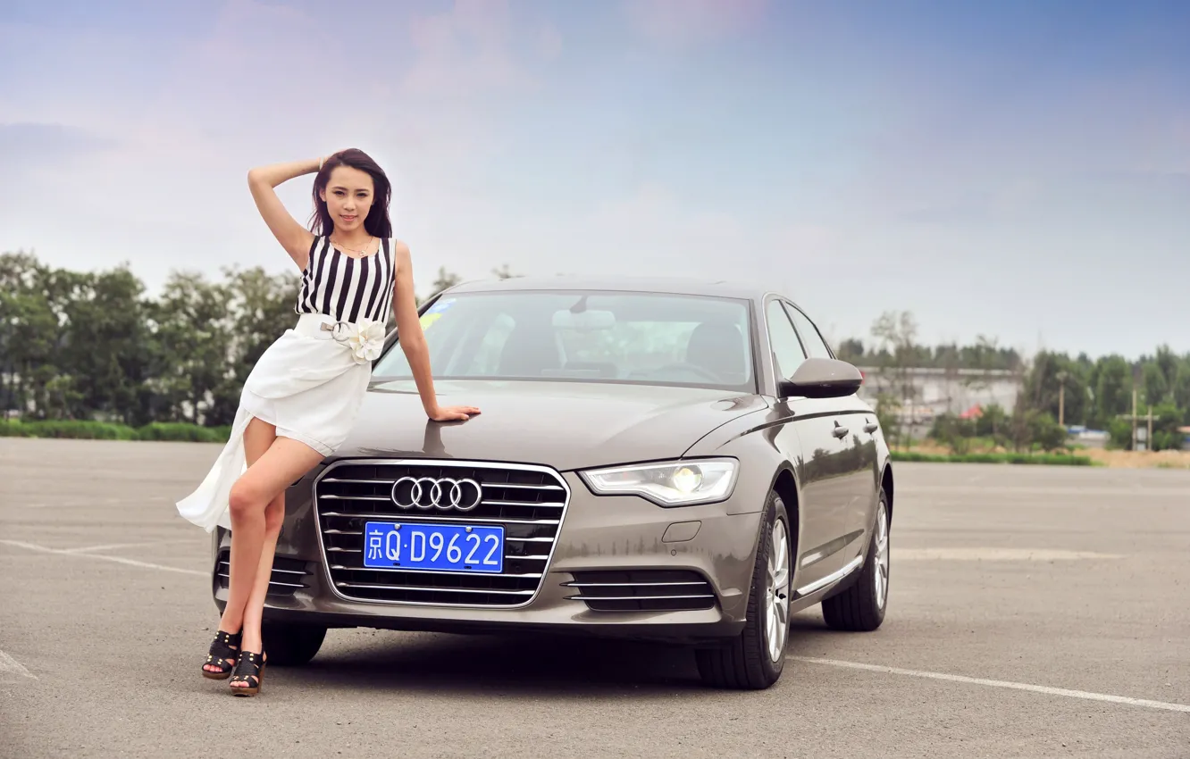 Фото обои авто, взгляд, Audi, Девушки, азиатка, красивая девушка, позирует над машиной
