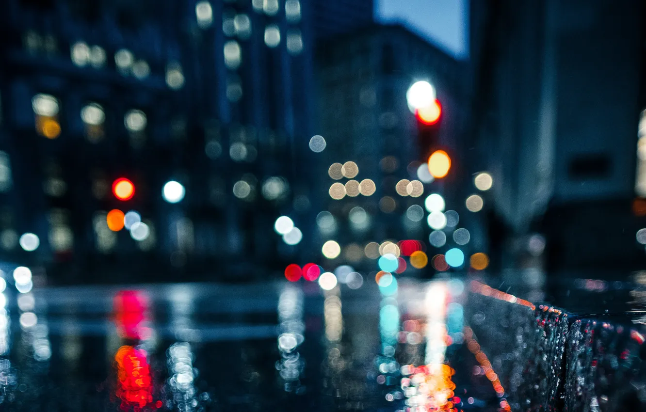 Фото обои дорога, вода, город, огни, отражение, дождь, улица, вечер