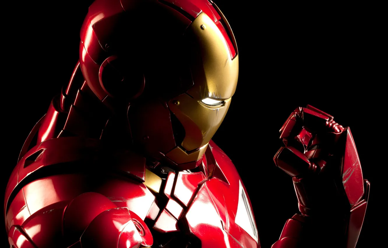 Фото обои костюм, шлем, броня, черный фон, Iron Man, комикс, MARVEL, Железный Человек