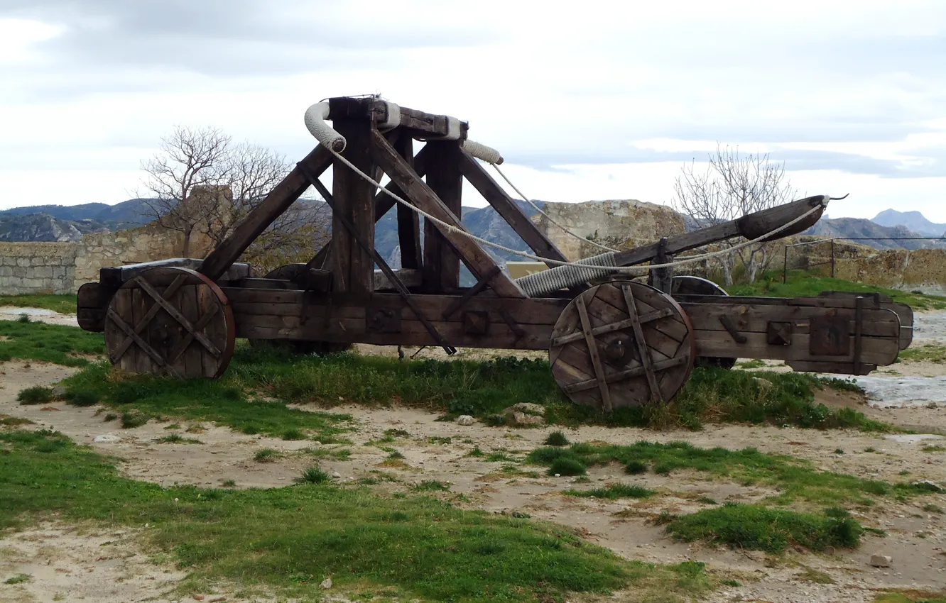 Фото обои деревянная, катапульта, catapulta, античная, торсионного действия для метания камней, двухплечевая машина