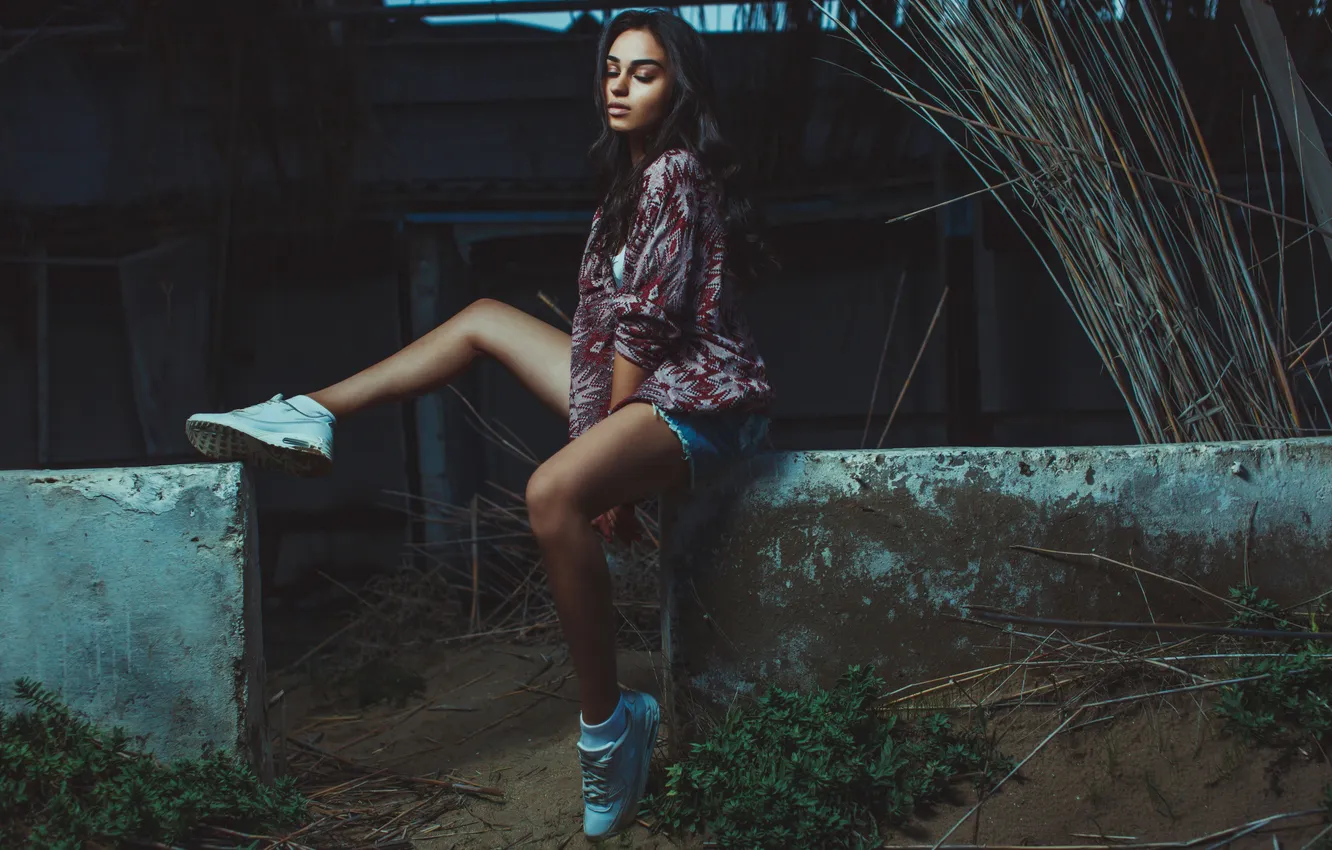 Фото обои girl, fashion, style, beautiful, outside, posing, shooti