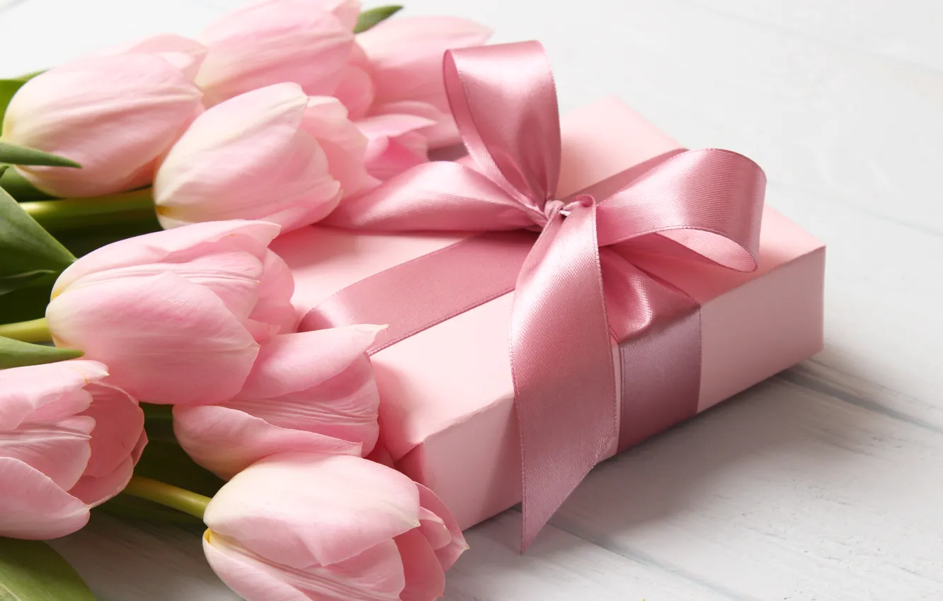 Фото обои цветы, подарок, букет, тюльпаны, розовые, wood, pink, flowers