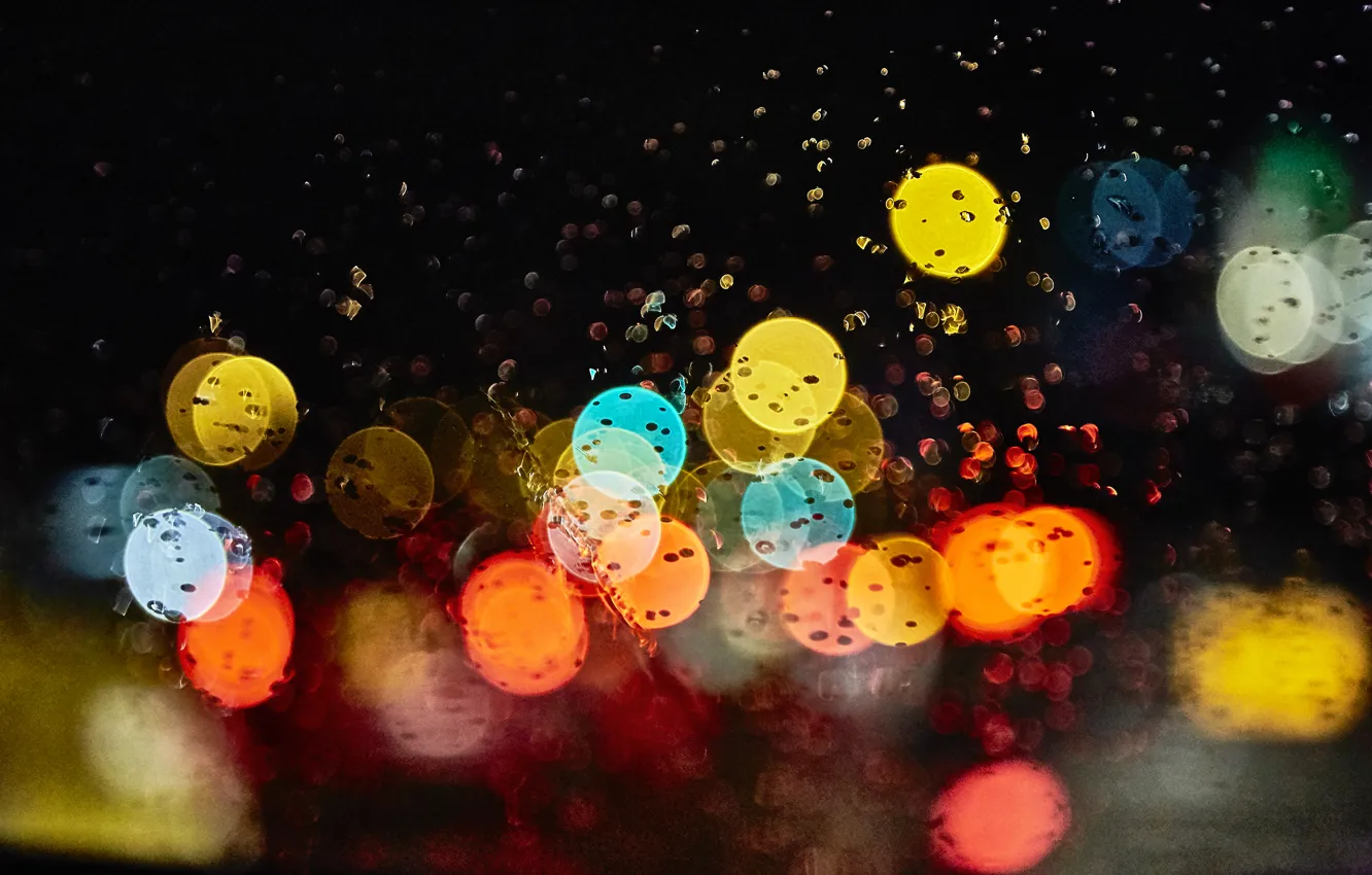 Фото обои стекло, капли, макро, ночь, блики, дождь, Огни, боке