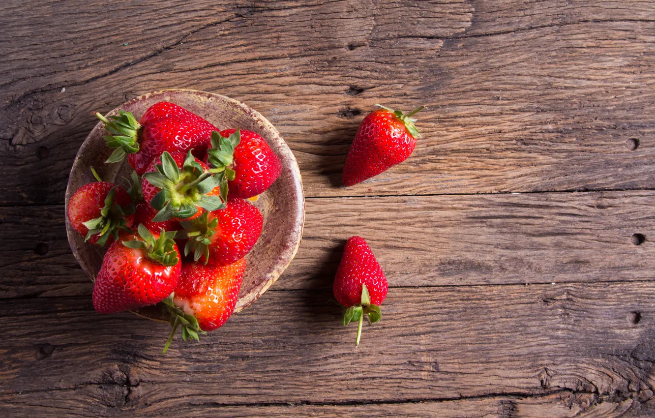 Фото обои ягоды, клубника, красные, fresh, wood, спелая, sweet, strawberry