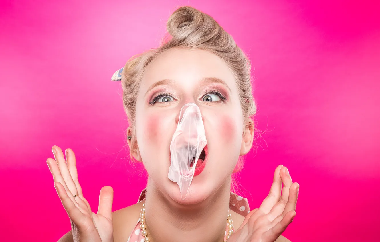 Фото обои девушка, возглас, жевательная резинка, Pink Bursted Bubble