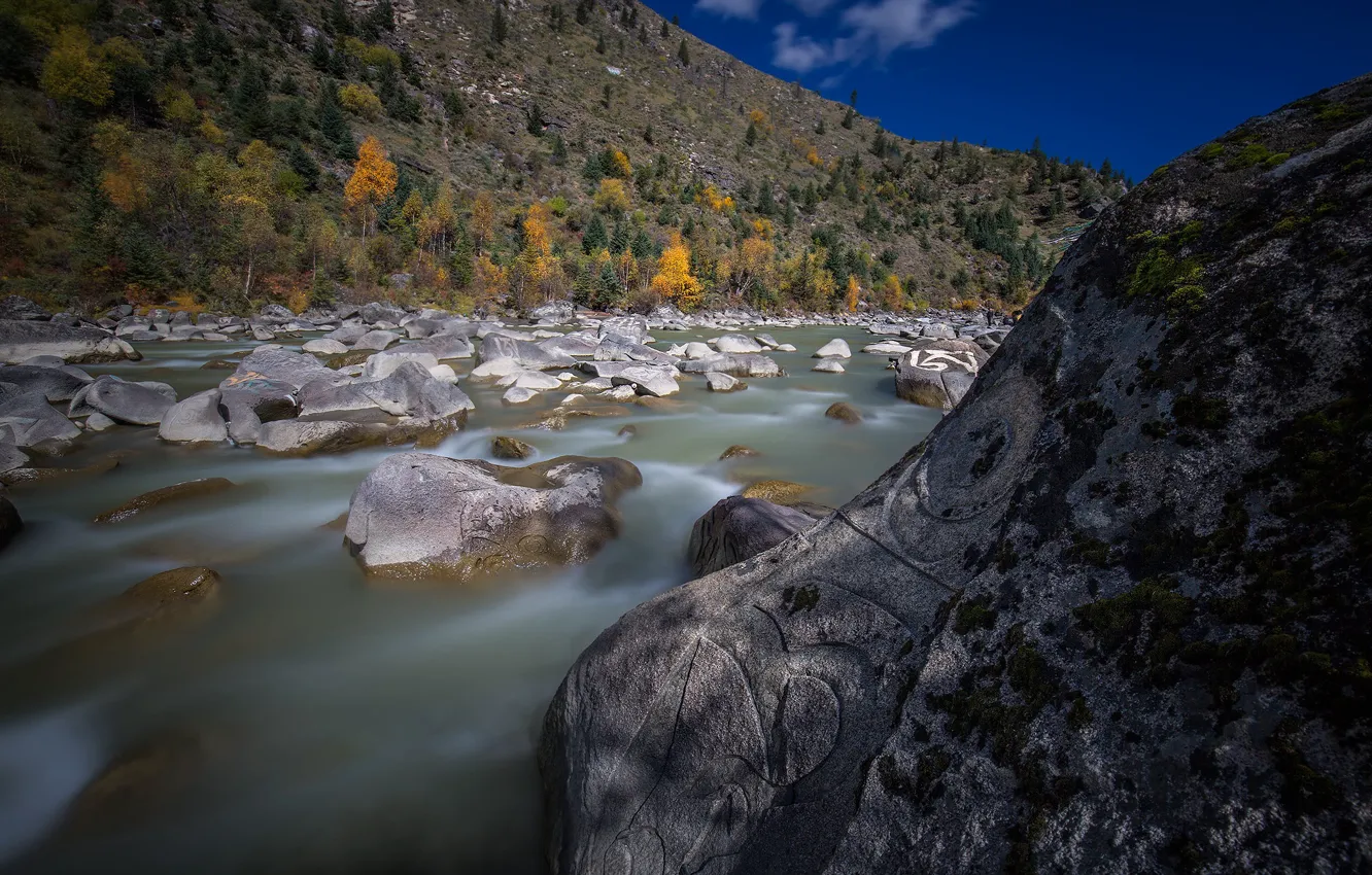 Фото обои осень, горы, река, камни, поток