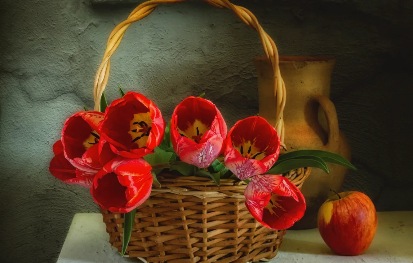Фото обои красный, корзина, тюльпаны
