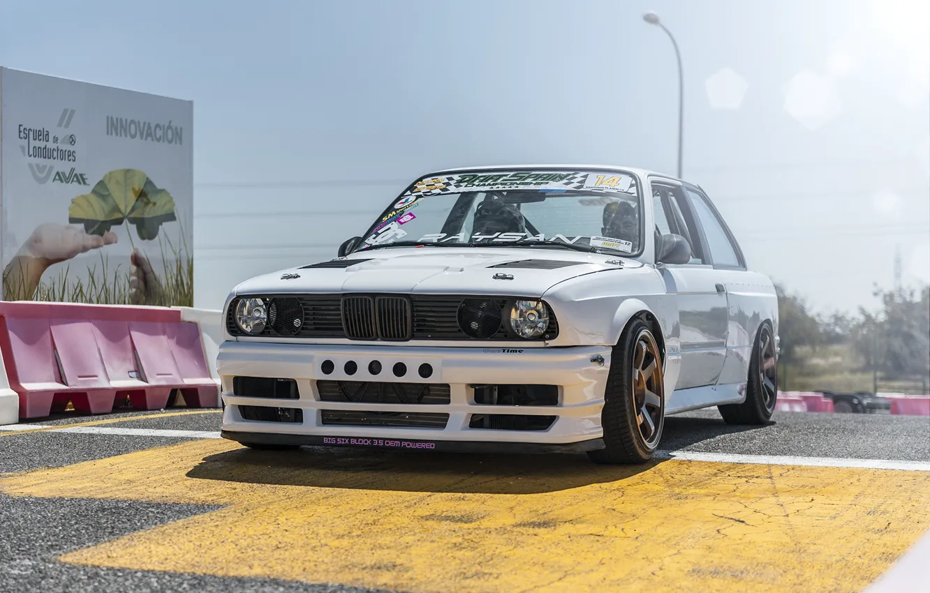 Фото обои BMW, white, tuning, drift car, E30