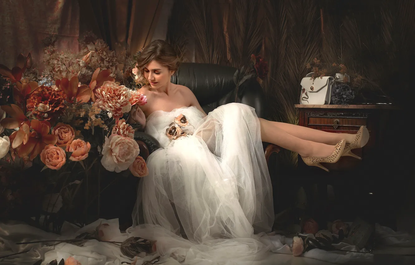 Фото обои девушка, цветы, стиль, настроение, ноги, туфли, невеста, свадебное платье