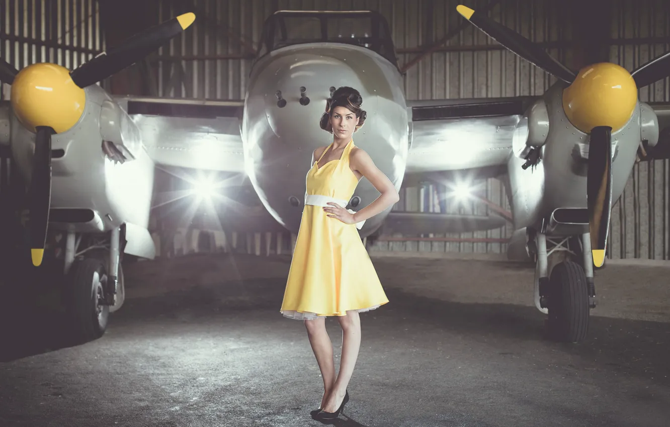 Фото обои девушка, платье, самолёт, Vintage