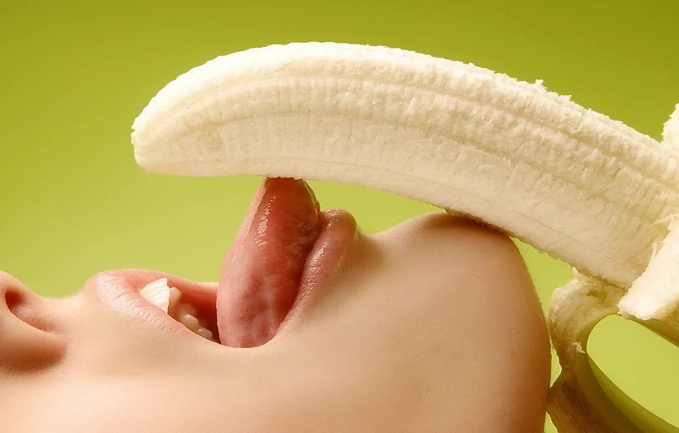 Фото обои girl, sexy, lips, banana, fruits, cute, tongue, mouth