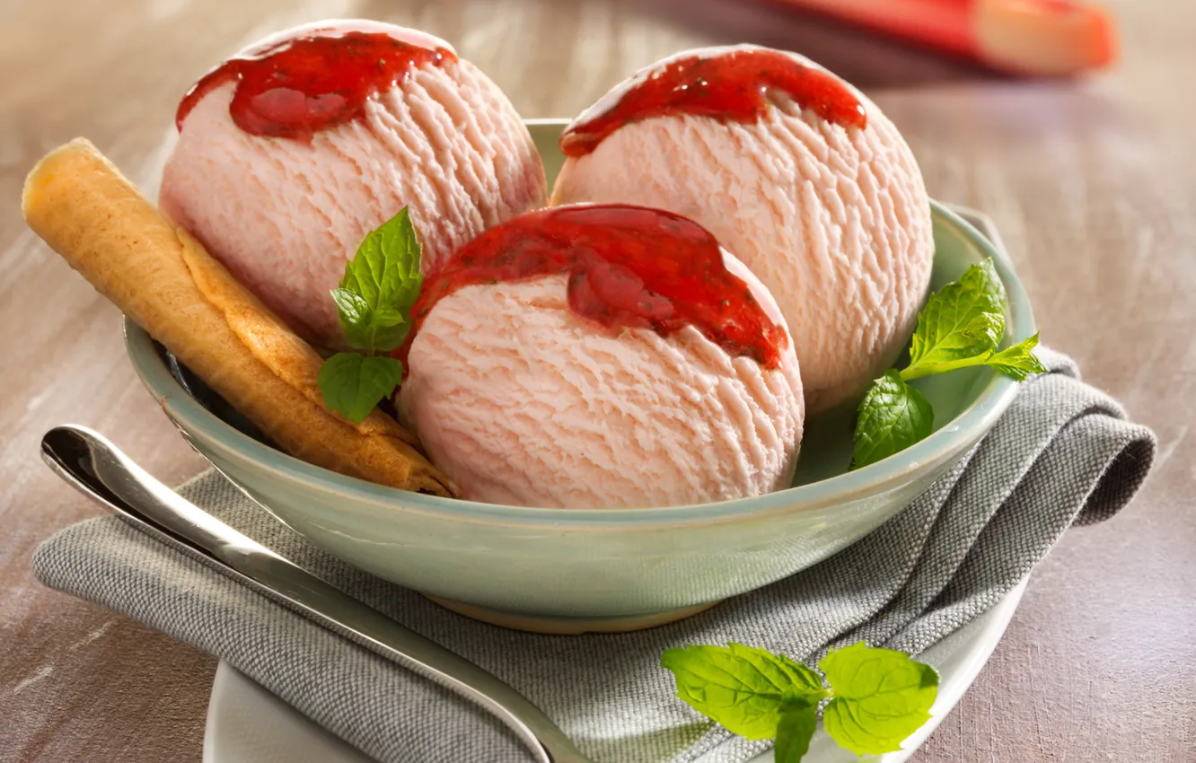 Фото обои ягоды, стол, еда, клубника, розовое, мороженое, десерт, dessert