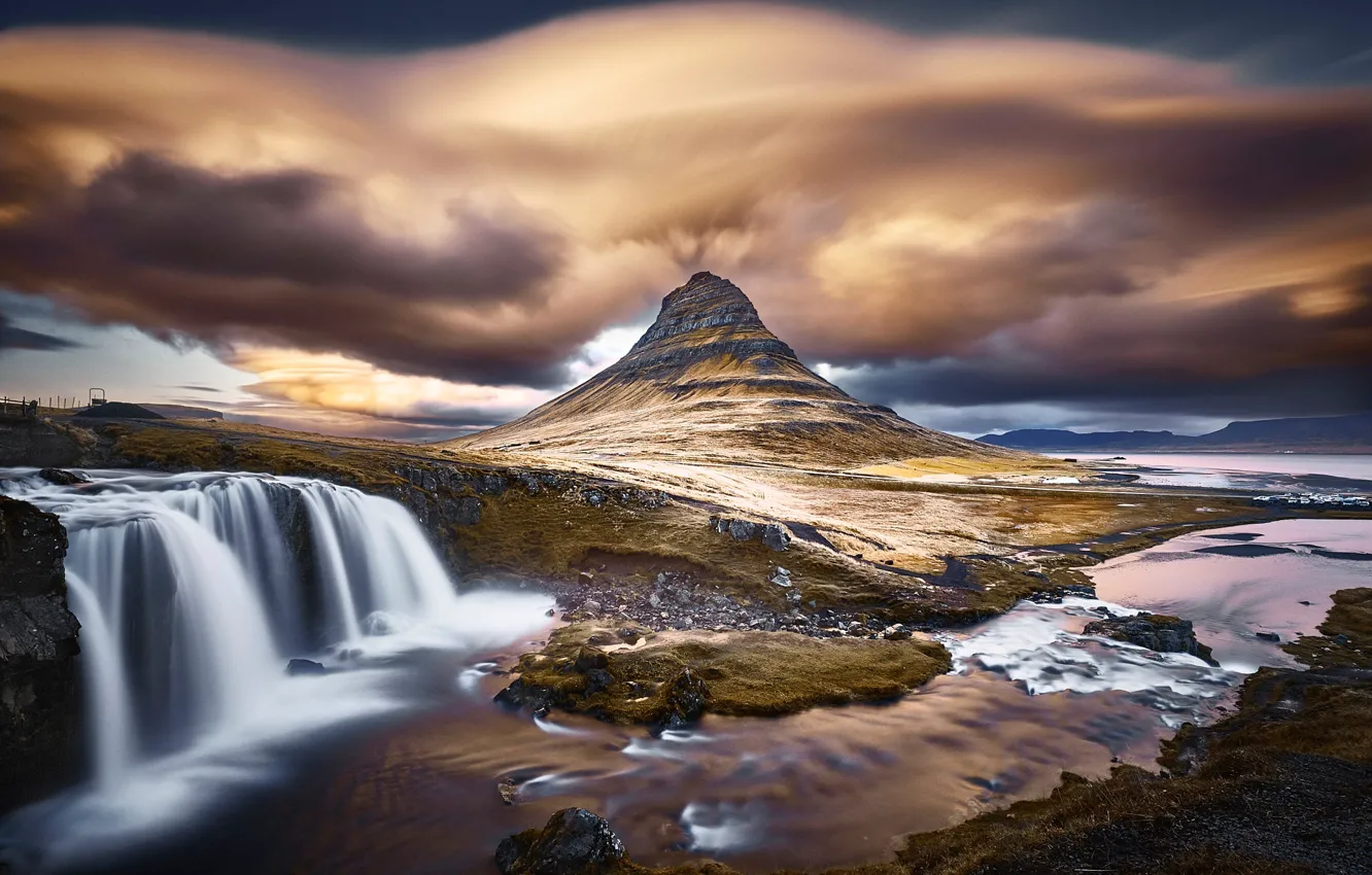 Фото обои тучи, природа, гора, водопад, Исландия, Киркьюфетль