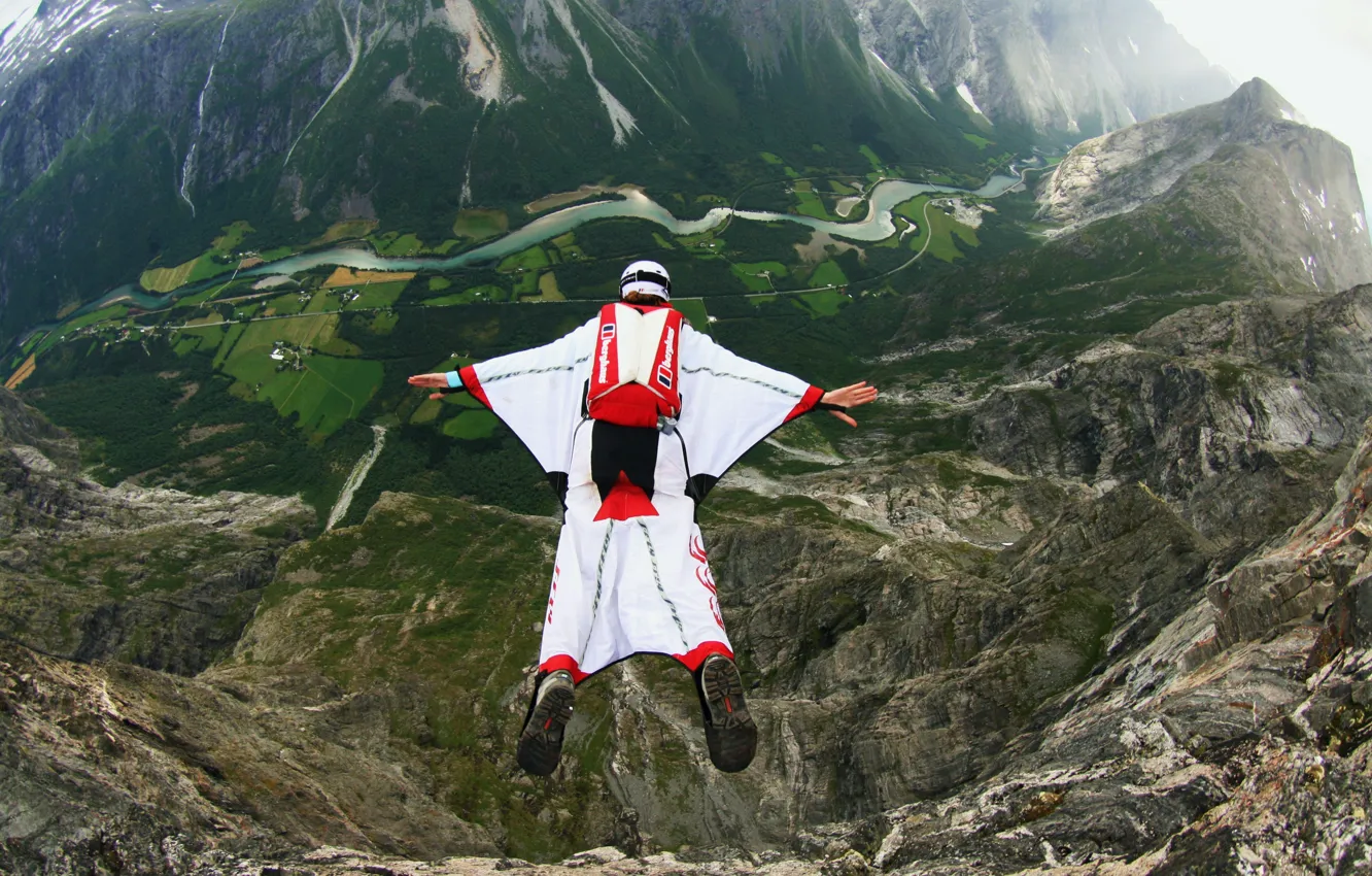 Фото обои горы, Норвегия, парашют, контейнер, шлем, пилот, реки, долины