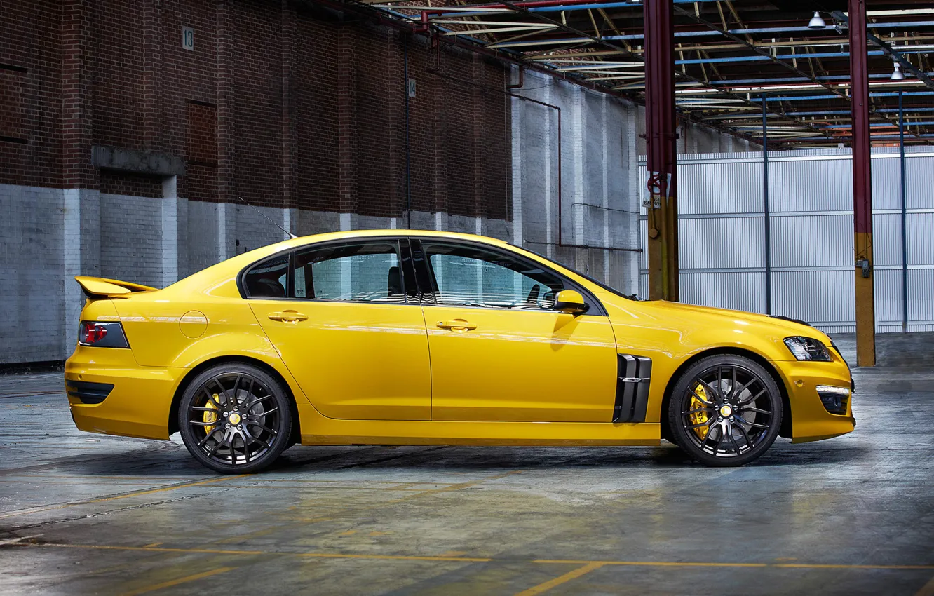 Фото обои желтый, гараж, навес, yellow, garage, GTS, Holden, холден