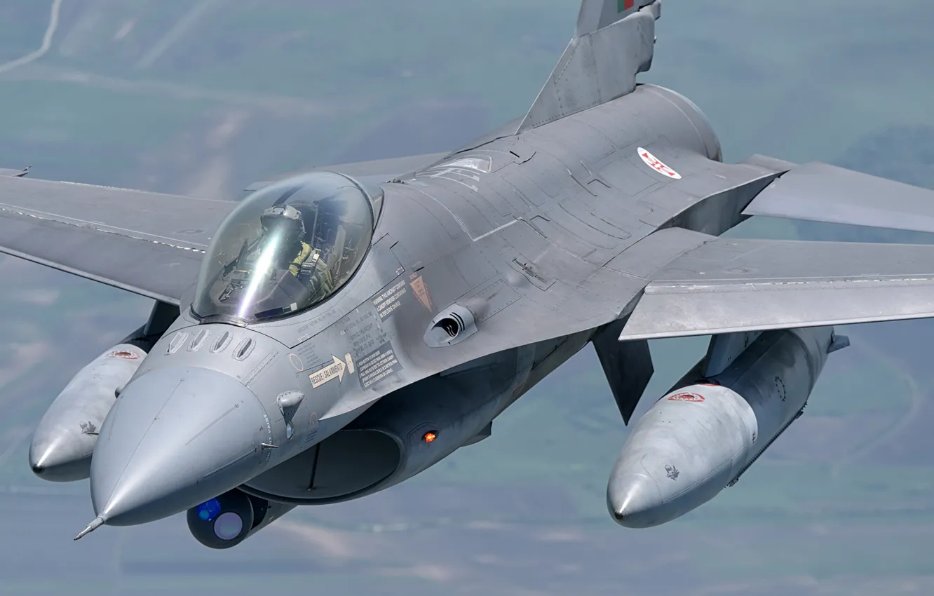 Фото обои Истребитель, F-16, Пилот, F-16 Fighting Falcon, Кокпит, ВВС Румынии, ПТБ