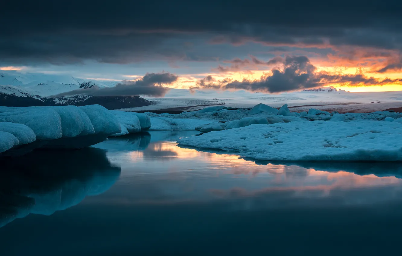 Фото обои лед, небо, облака, снег, закат, озеро, отражение, вечер