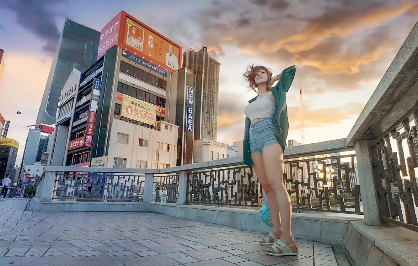 Фото обои girl, sky, legs, sandals, jean shorts
