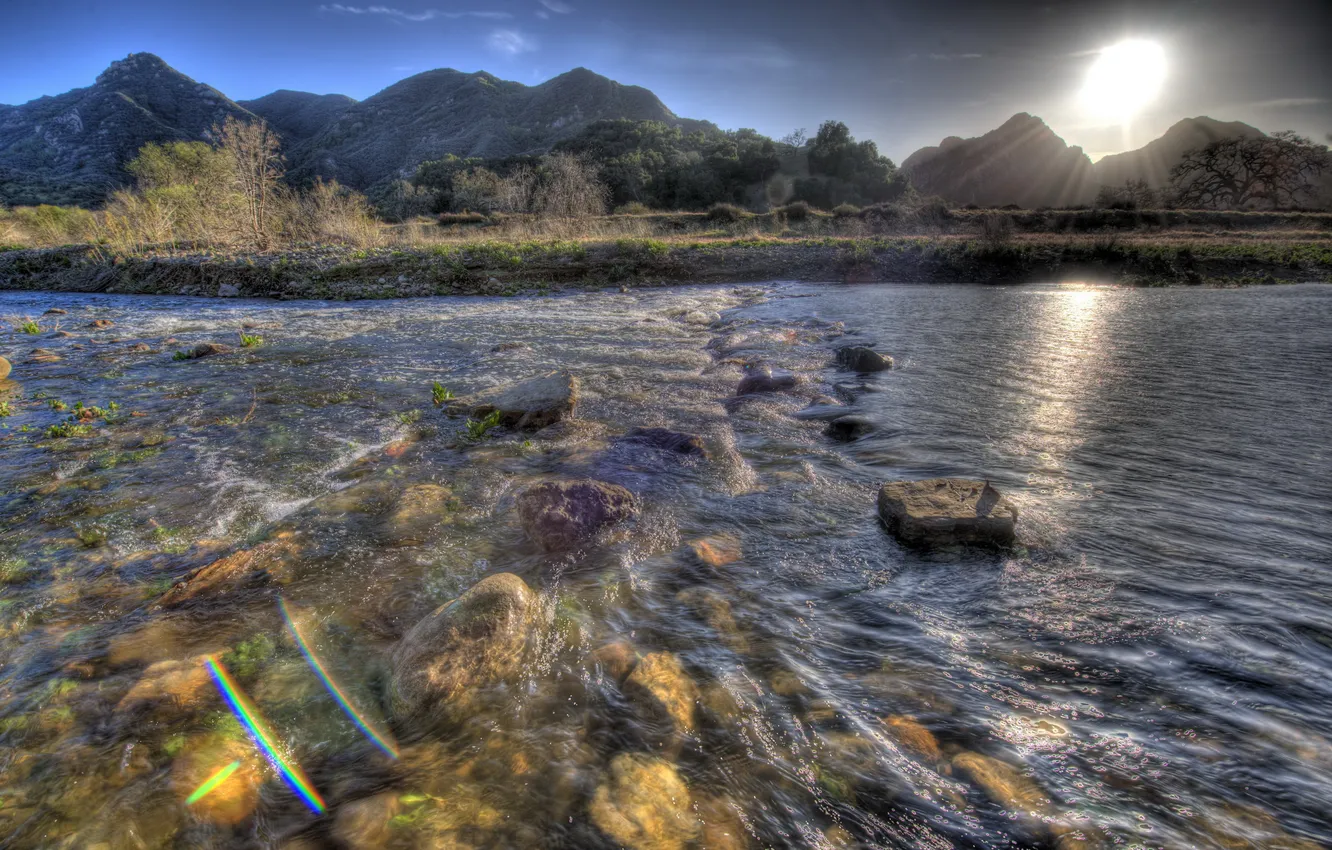 Фото обои солнце, горы, река, камни, поток, весна