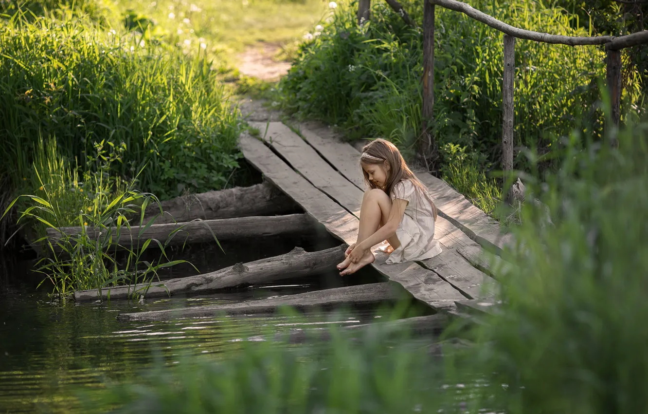 Фото обои лето, река, девочка, мостик