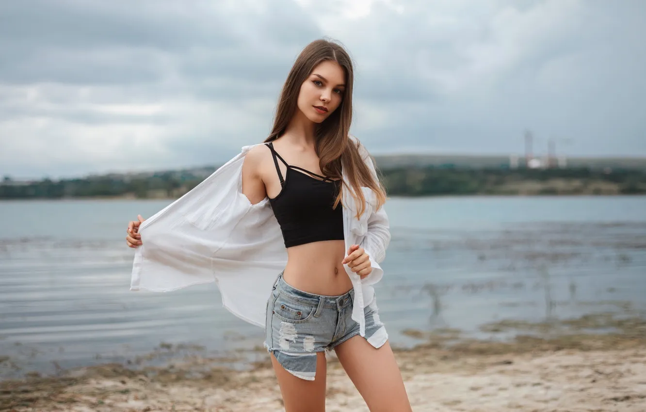 Фото обои girl, shorts, beautiful, model, shirts