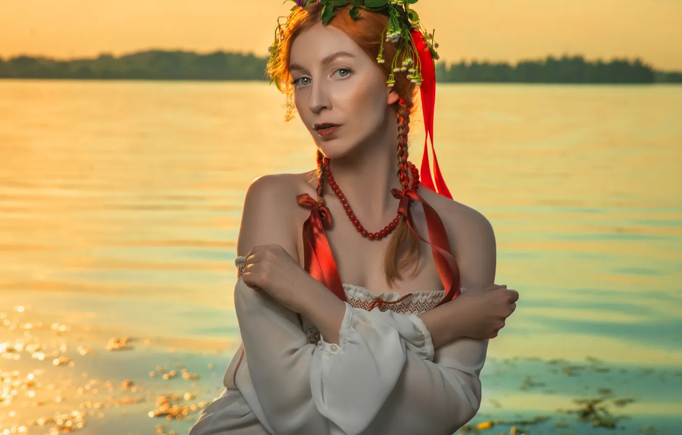 Фото обои вода, портрет, бусы, косички, рыжая, Дарья, Станислав Максимов