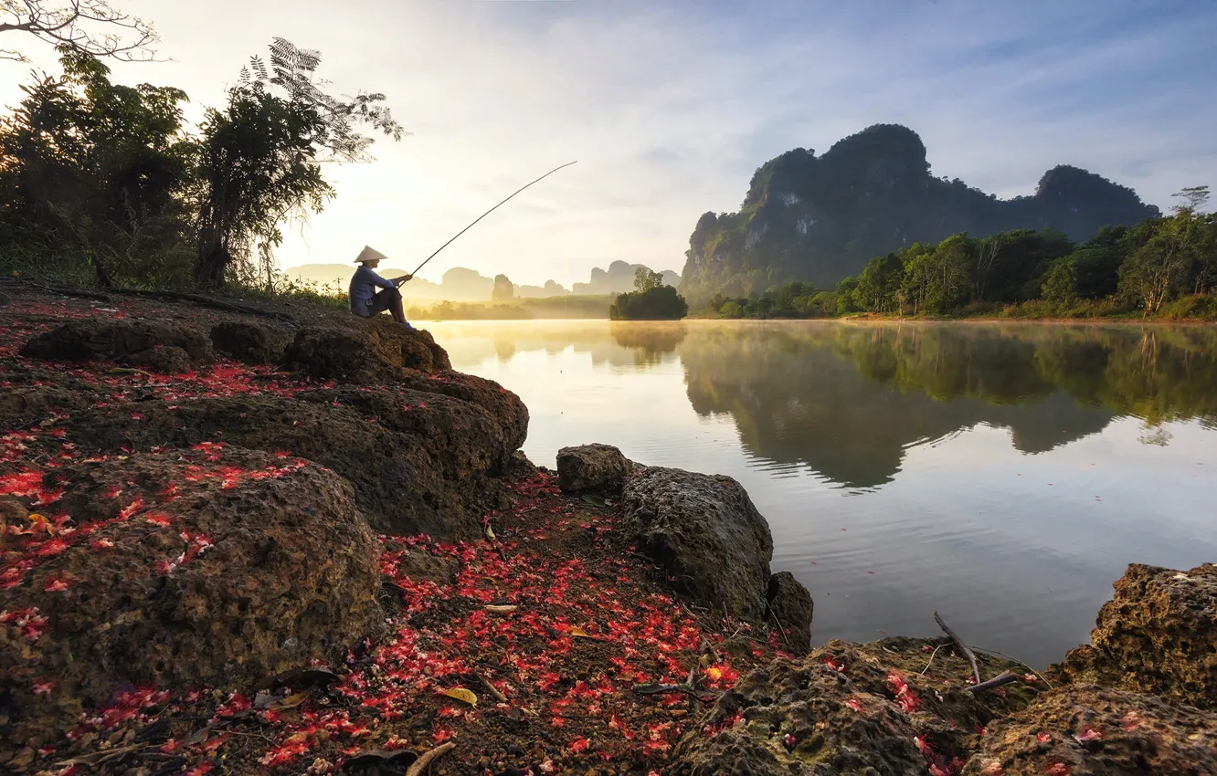 Фото обои пейзаж, горы, природа, отражение, камни, человек, рыбак, Таиланд