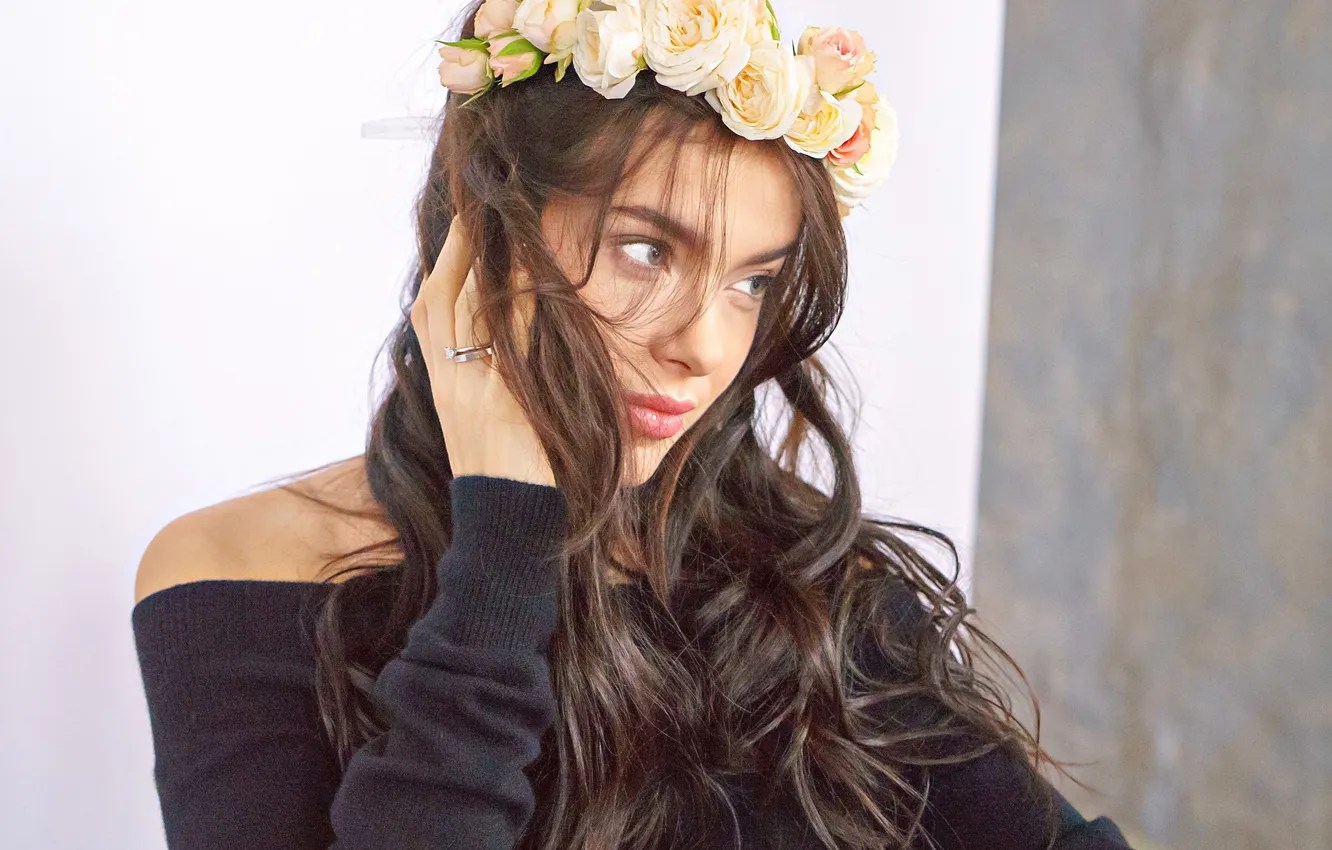 Фото обои цветы, брюнетка, певица, Елена Темникова