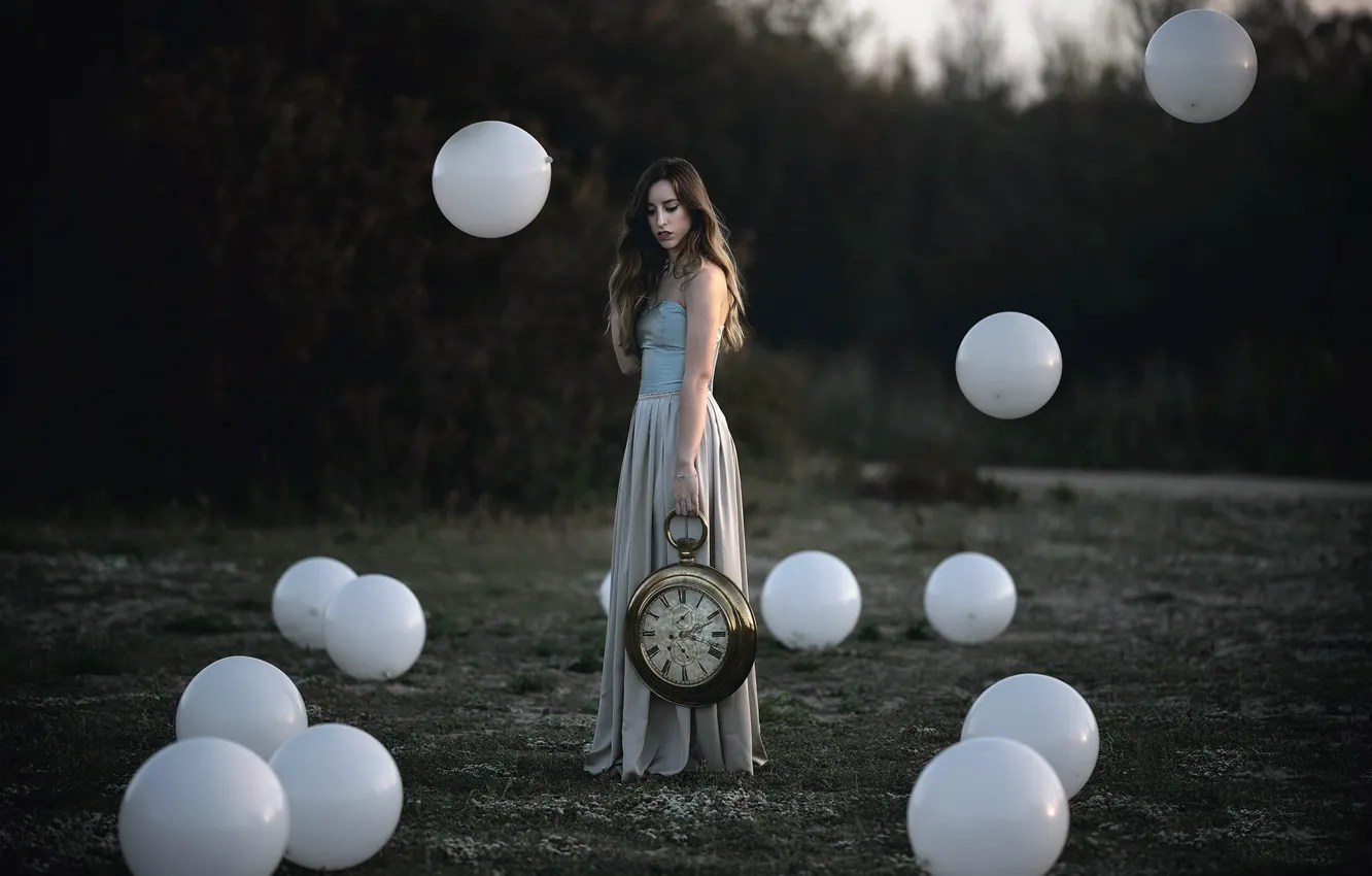 Фото обои девушка, шары, часы, Sofia